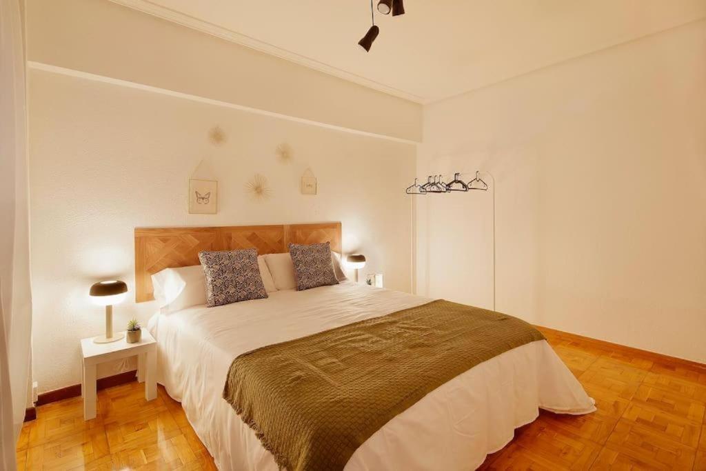 Apartamento Maura 2 Dormitorios オビエド エクステリア 写真
