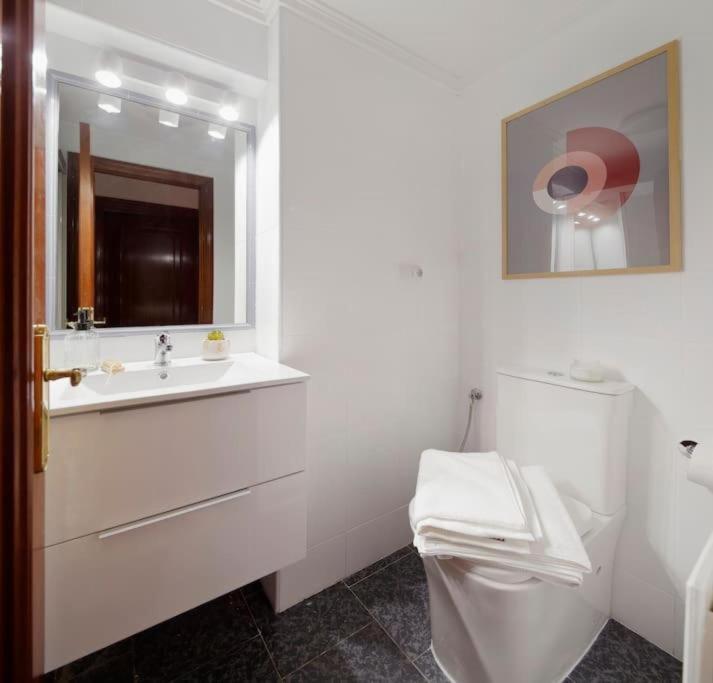 Apartamento Maura 2 Dormitorios オビエド エクステリア 写真